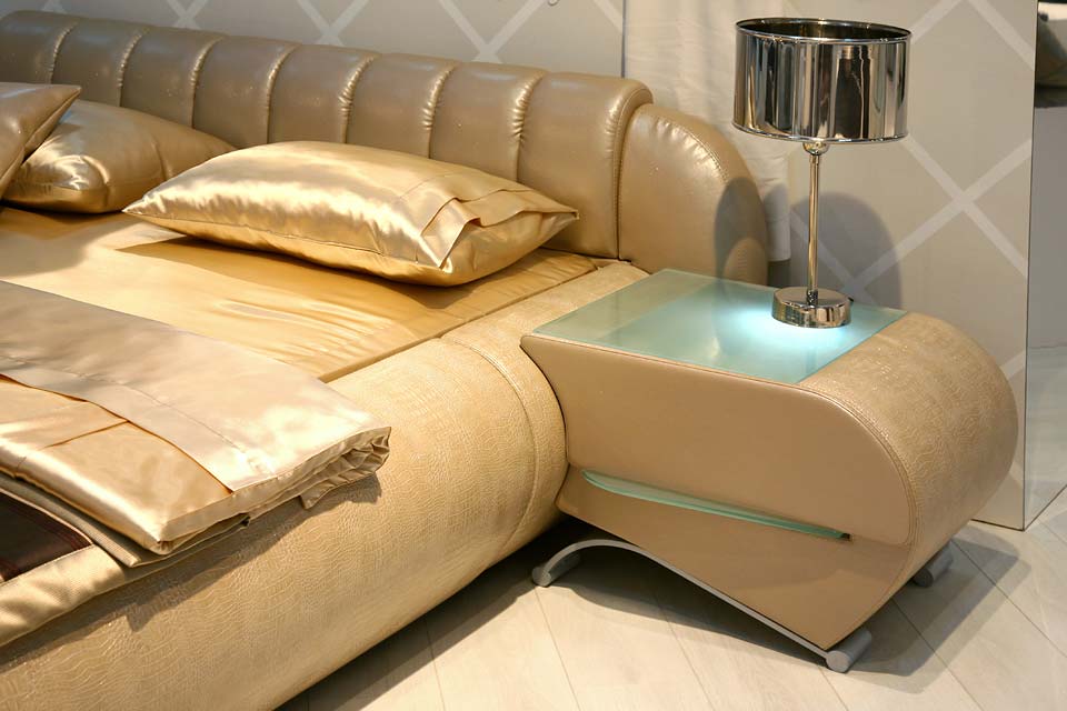 Кровать Гарда и прикроватная тумба Этна