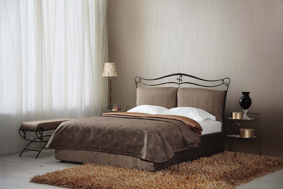 Кованая кровать Лаваль в темно-коричневом цвете