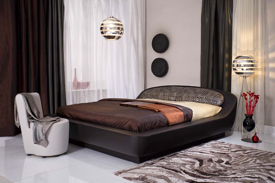 Кровать Палау в черной коже