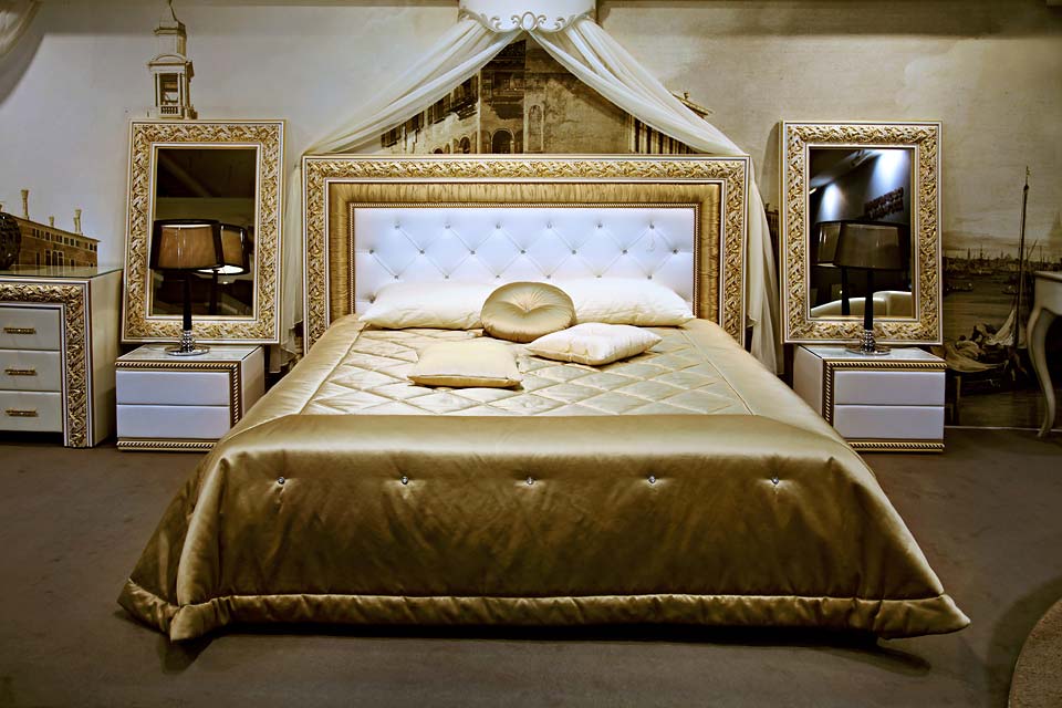 Двуспальная кровать Сакраменто в классическом стиле