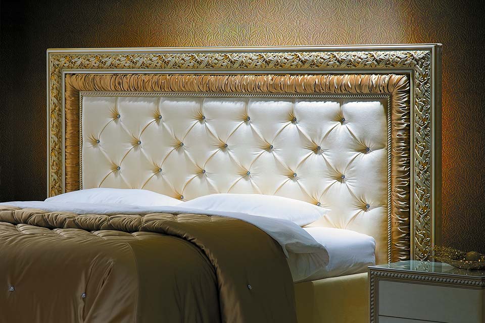 Спинка кровати Сакраменто с золотым декором