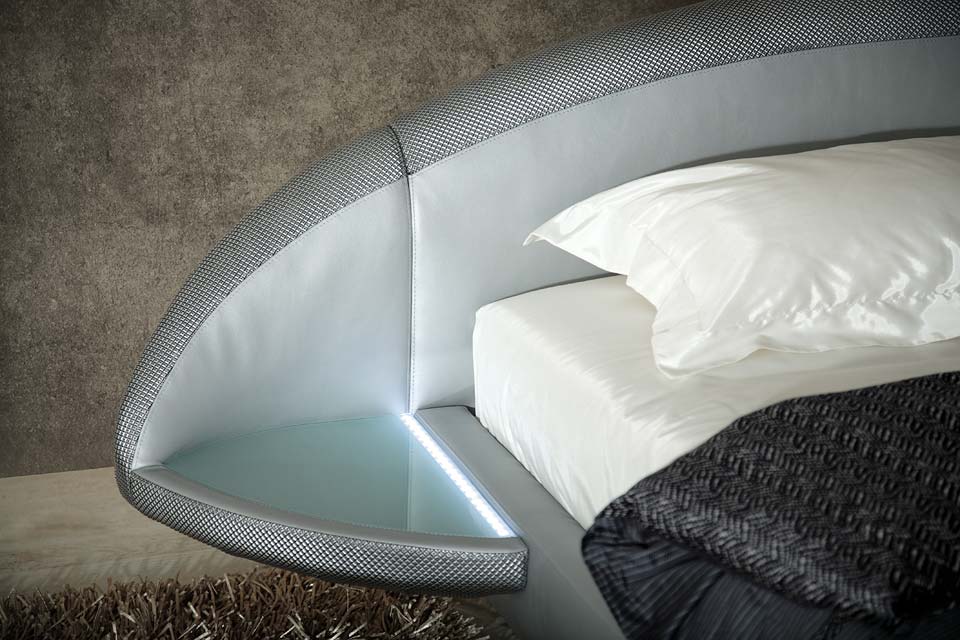 Встроенный прикроватный столик с светодиодной подсветкой